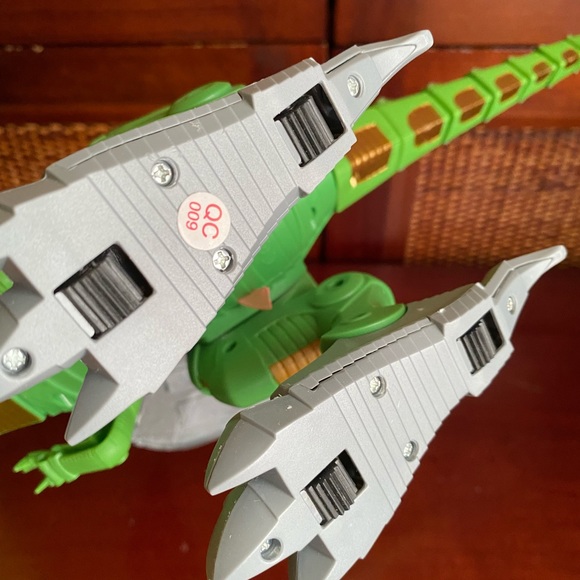 Dinosaur walking has sounds - Picture 3 of 5